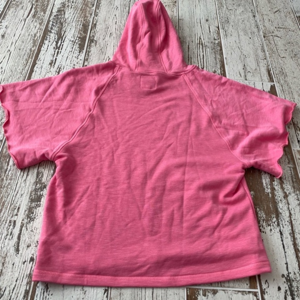 NWT! PINK slightly cropped/wide sleeved CHASER top - Picture 3 of 10